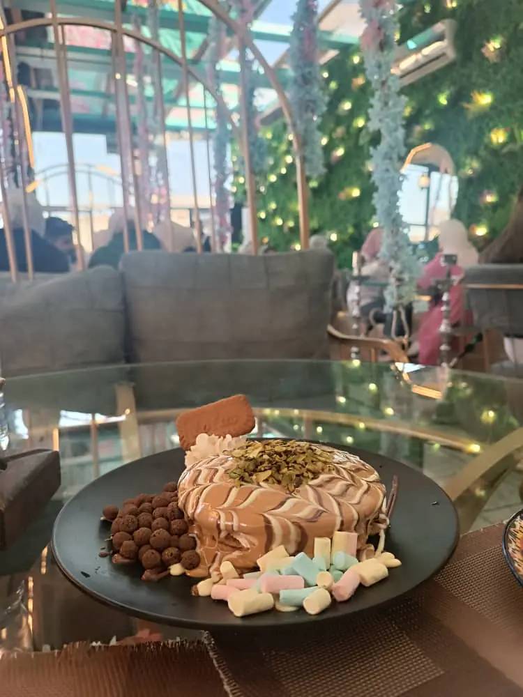 مكان رايق كمقهى أكثر منه مطعم و أركيلتو ظريفة.