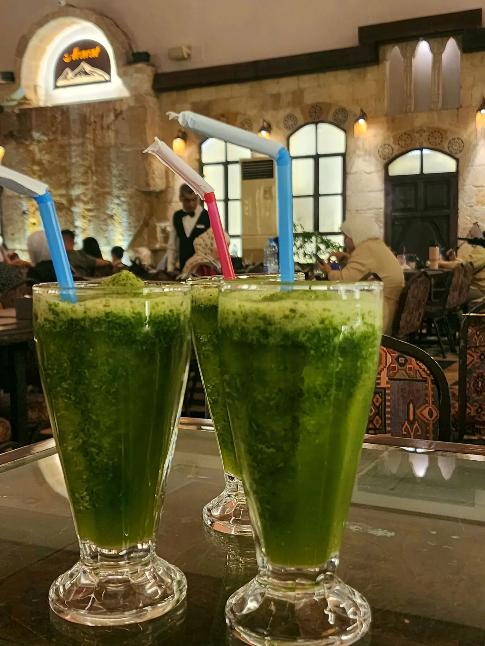 أكل طيب وخدمة ولا أروع!
